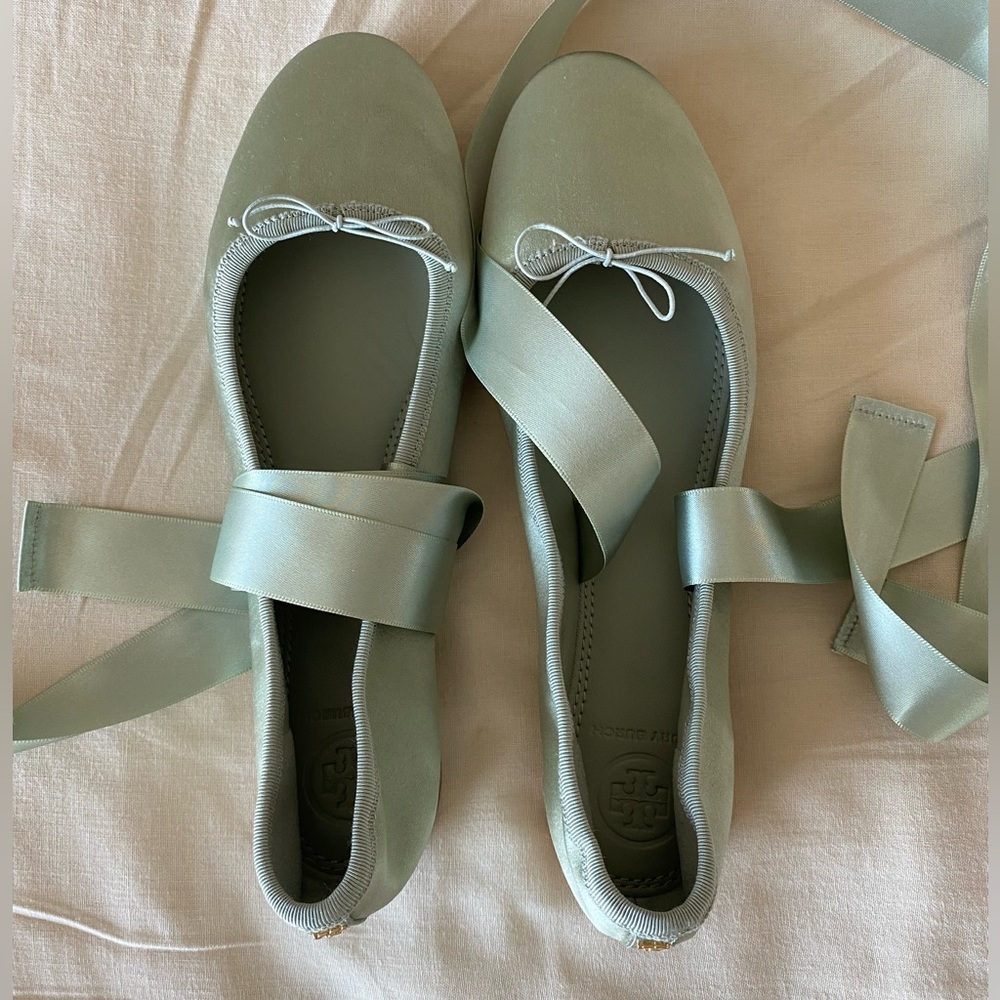 Tory Burch Elodie Lace-Up Ballet Flat in Garden Sage. Size 7. NIB.